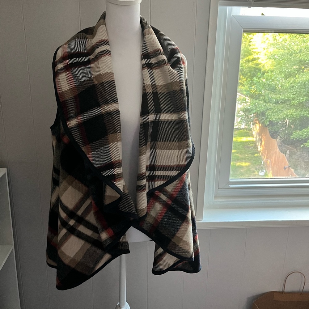 ✨ Altar’d State Plaid Vest. Size Medium